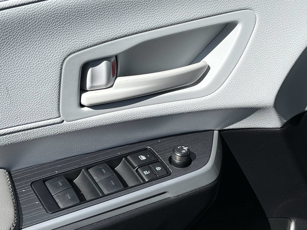 Used 2025 Toyota Sienna LE FWD image 21