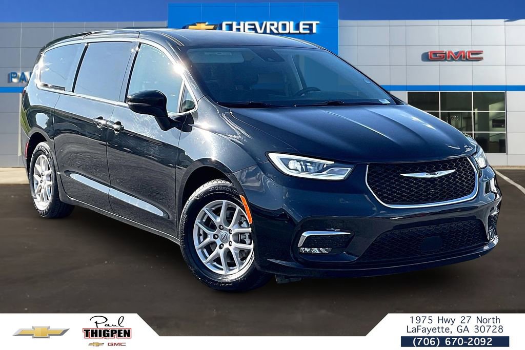 Used 2023 Chrysler Pacifica Touring-L FWD image 1
