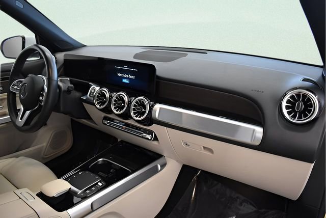 Used 2023 Mercedes-Benz GLB 250 4MATIC image 18