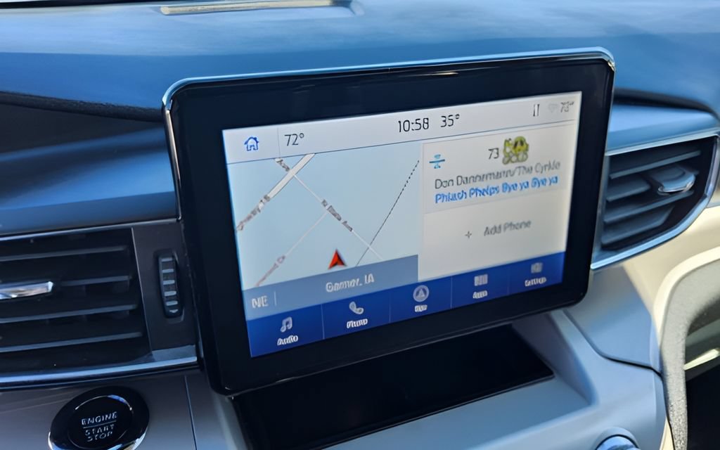 Used 2024 Ford Explorer XLT w/ Equipment Group 202A AWD/4WD image 11