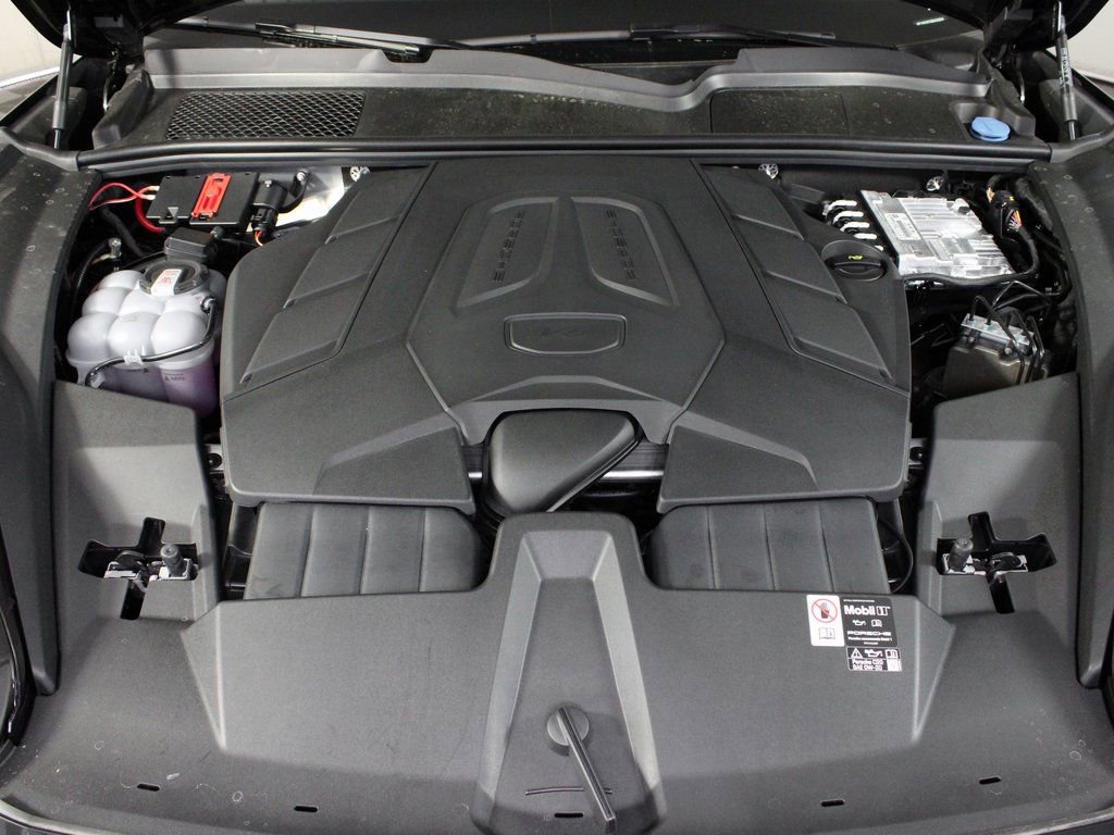 Certified 2025 Porsche Cayenne Coupe image 39