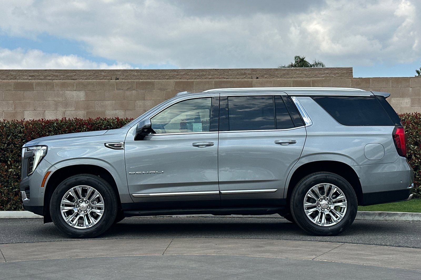 Certified 2025 GMC Yukon Denali image 7