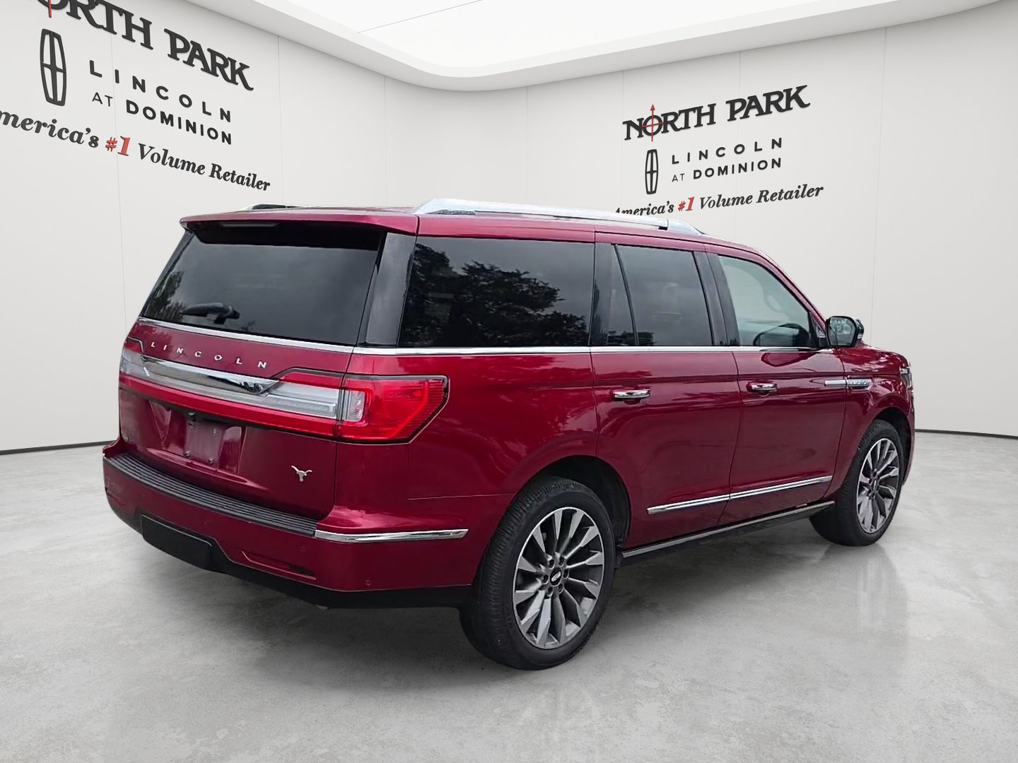 Used 2018 Lincoln Navigator Select w/ Technology Package RWD image 5