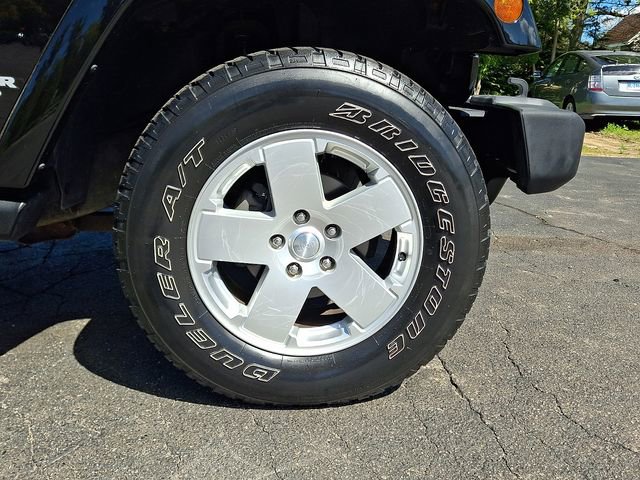 Used 2011 Jeep Wrangler Unlimited Sahara w/ Dual Top Group AWD/4WD image 8