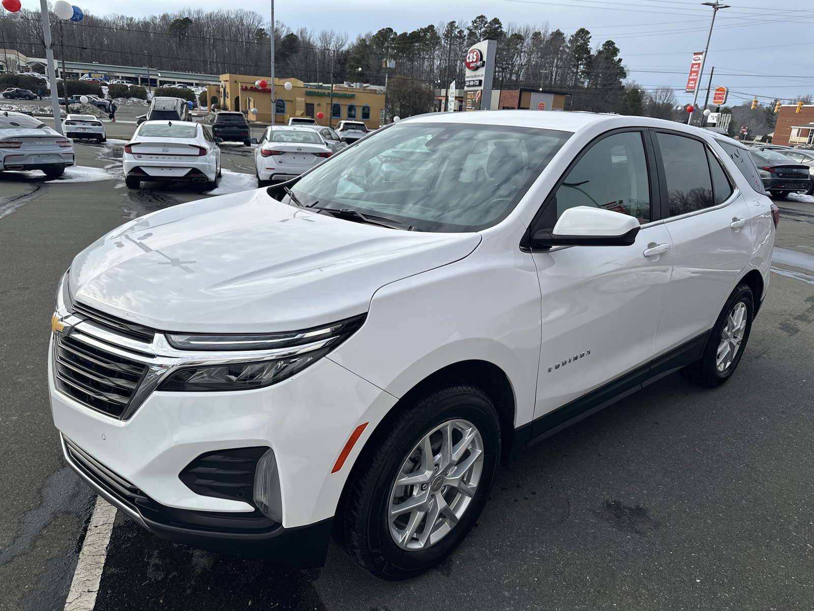 Used 2024 Chevrolet Equinox LT image 4