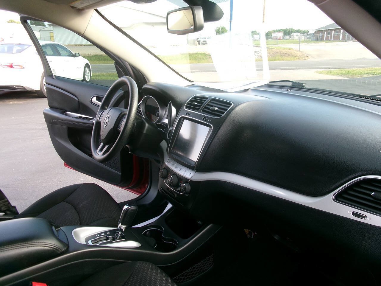 Used 2019 Dodge Journey SE FWD image 24