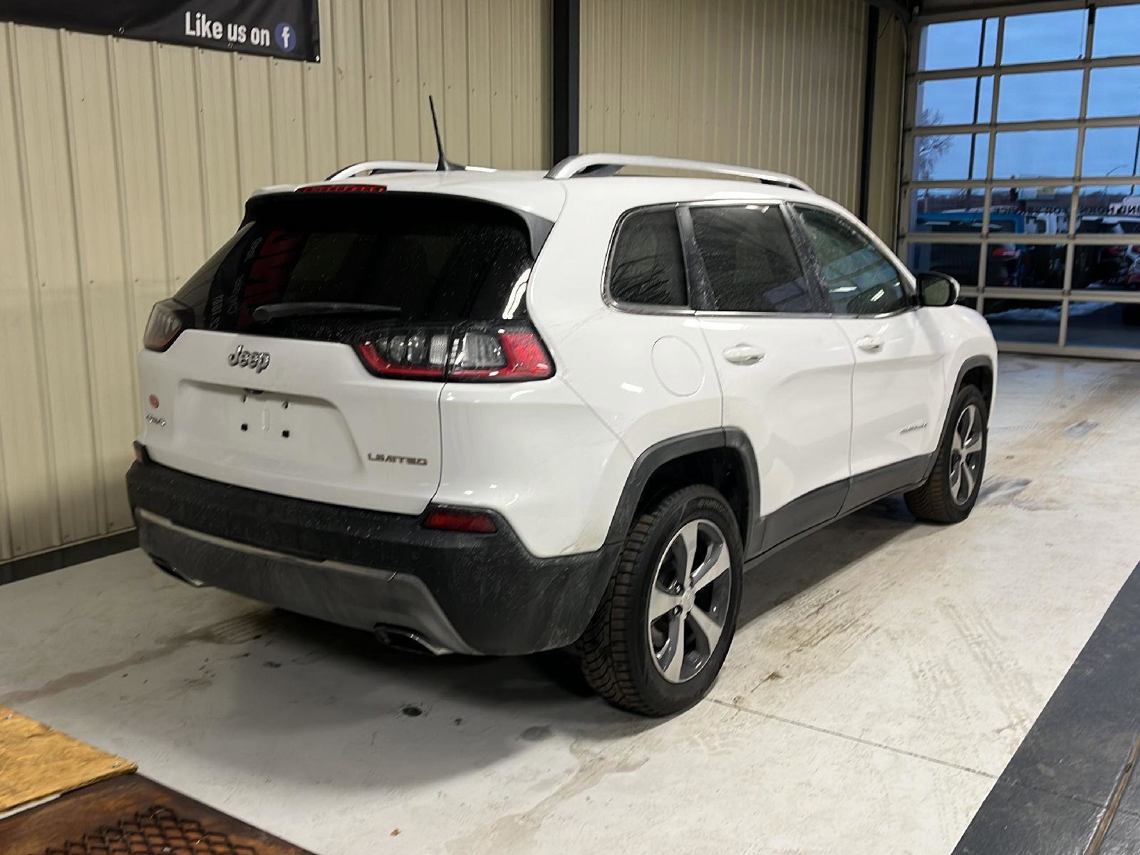 Used 2019 Jeep Cherokee Limited image 4