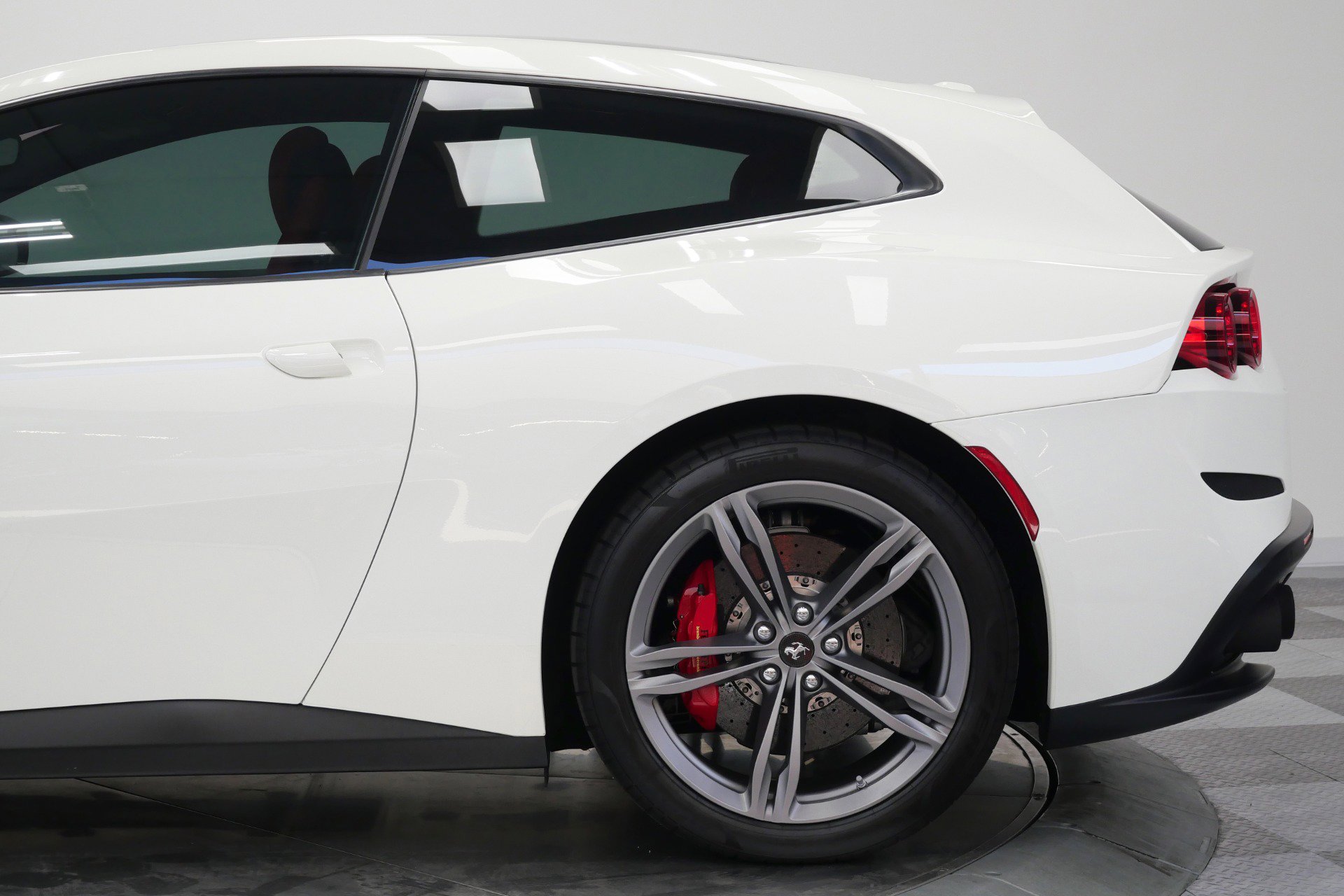 Used 2017 Ferrari GTC4Lusso AWD/4WD image 49
