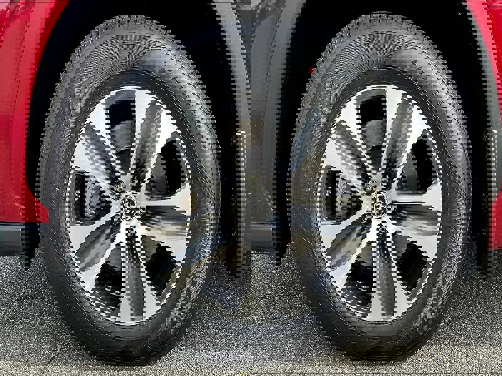 Used 2023 Toyota Highlander XLE image 7