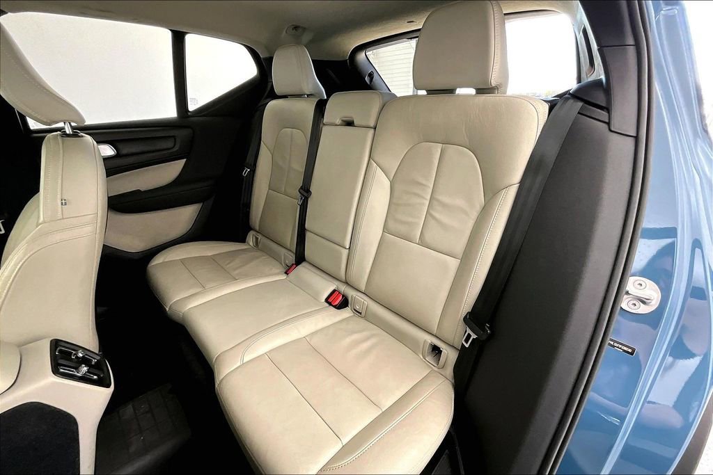 Used 2023 Volvo XC40 B5 Ultimate w/ Protection Package Premier image 35