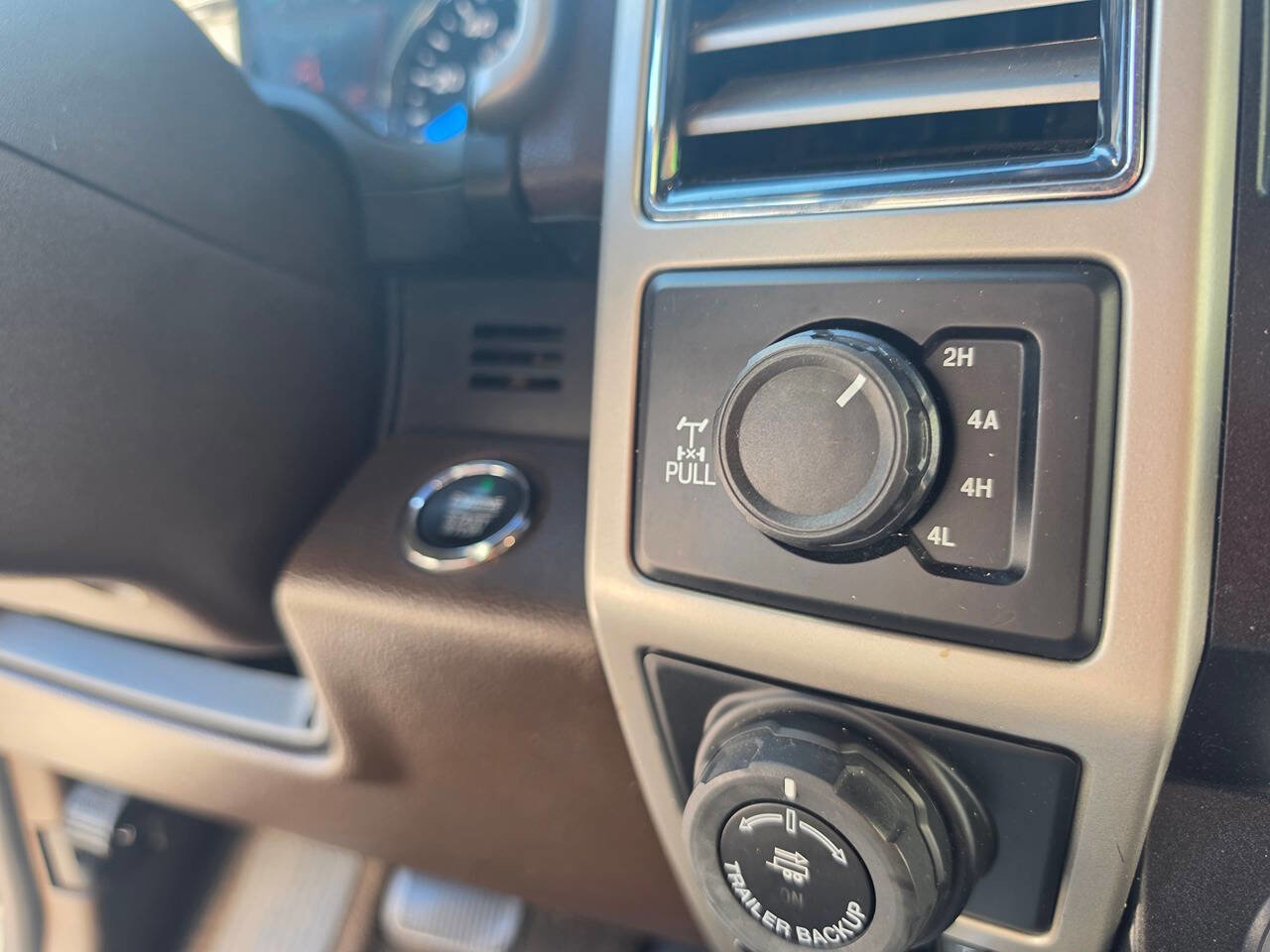 Used 2017 Ford F150 King Ranch w/ Equipment Group 601A Luxury AWD/4WD image 41