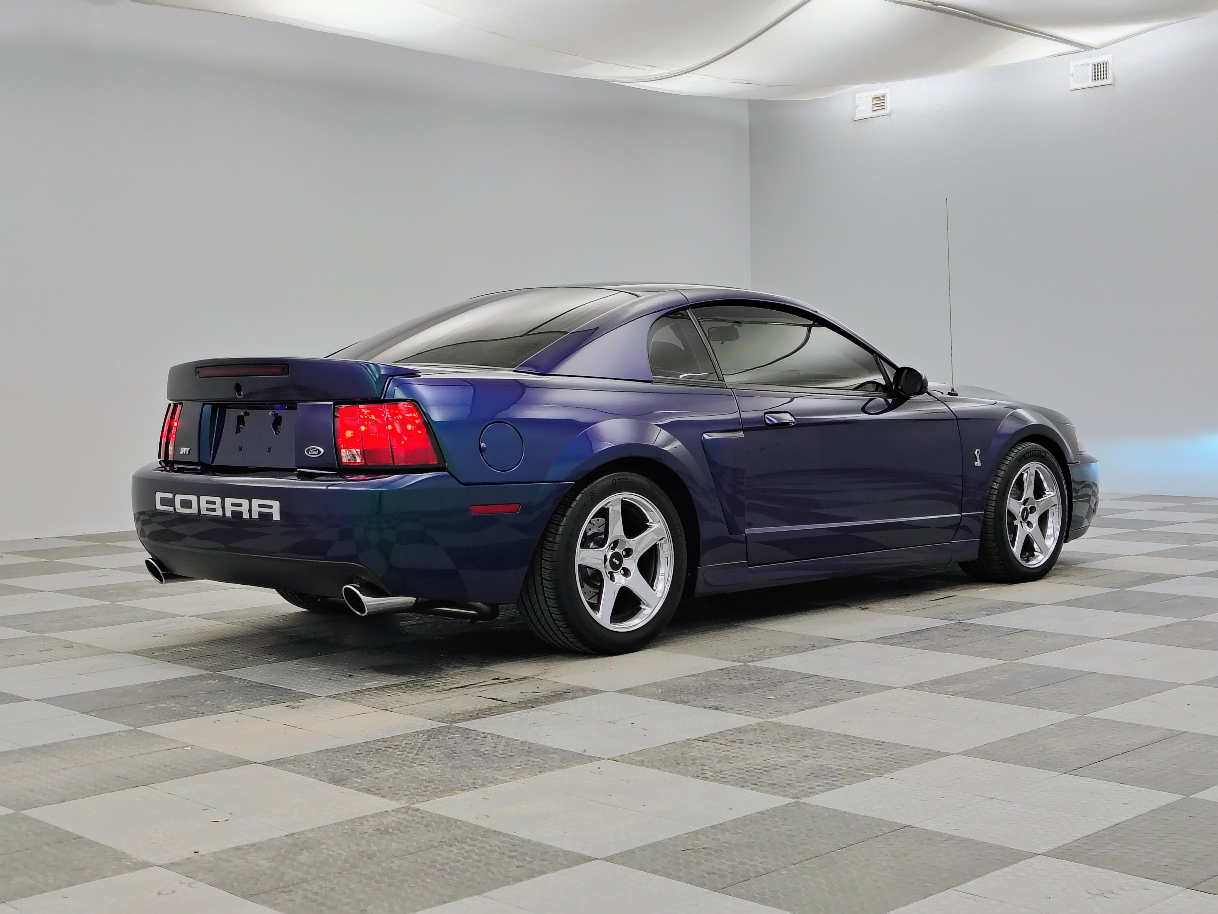 Used 2004 Ford Mustang Cobra RWD image 9