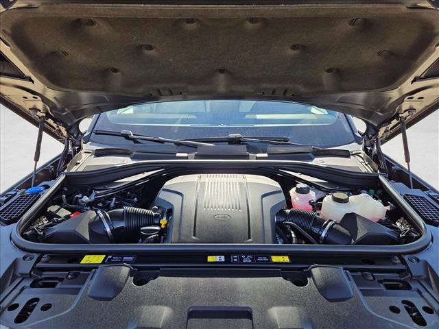 New 2025 Land Rover Range Rover Long Wheelbase SE image 17