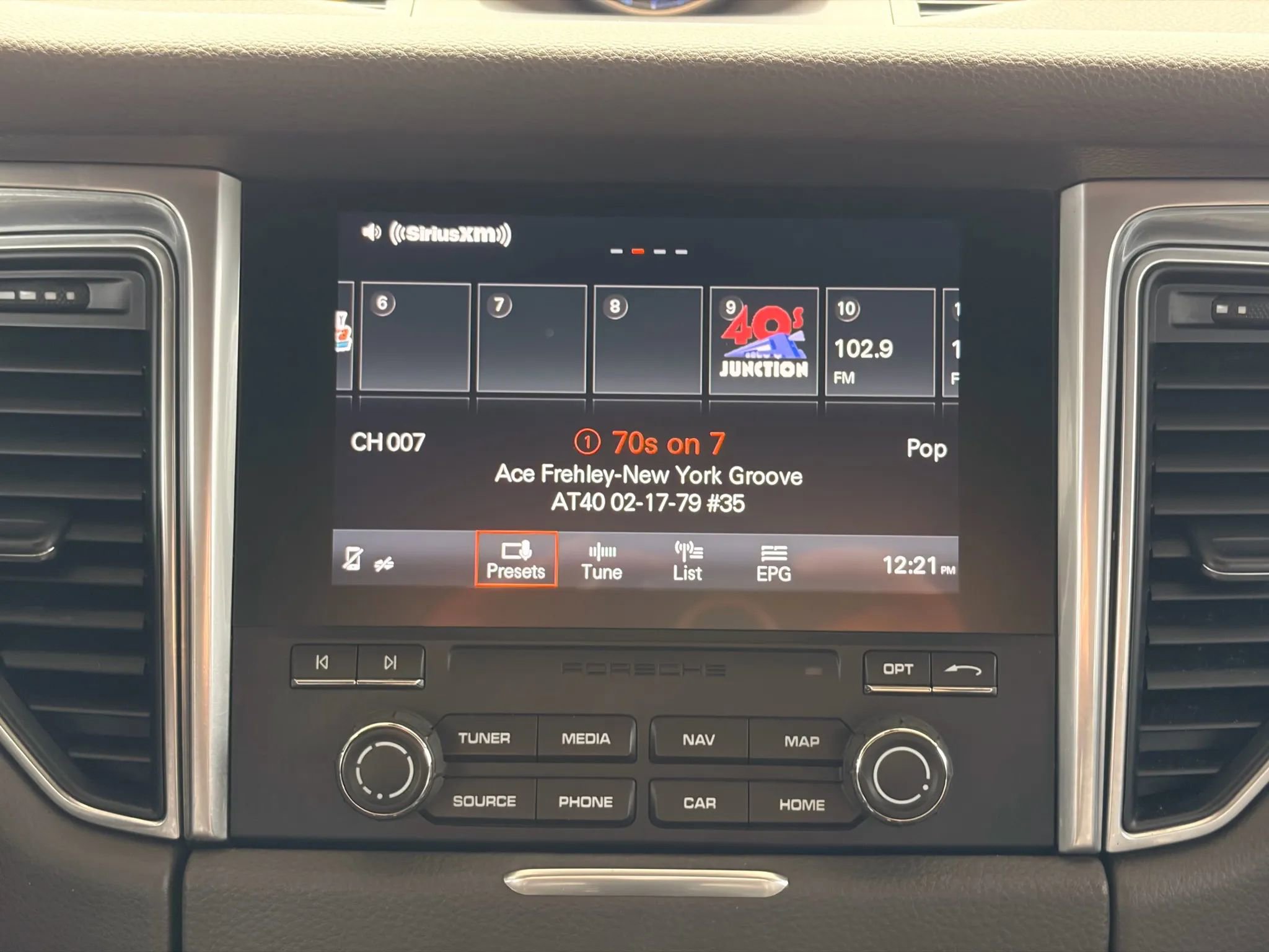 Used 2017 Porsche Macan image 76