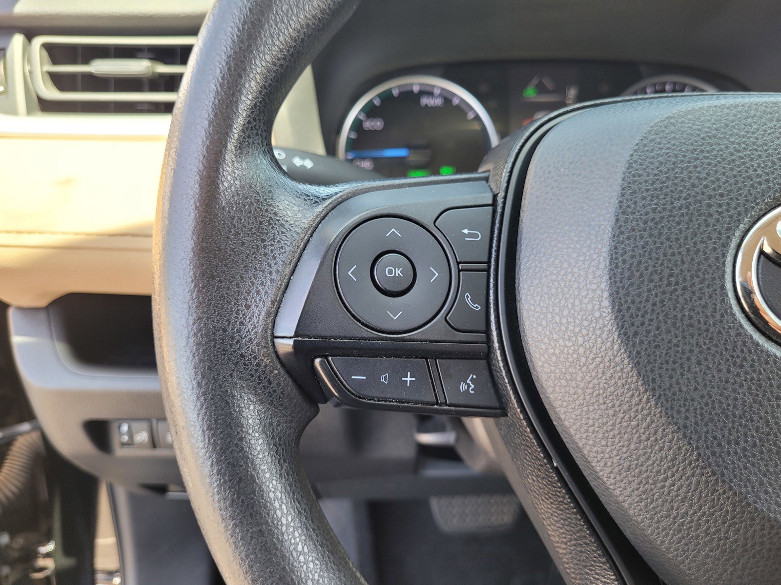 Used 2021 Toyota RAV4 LE image 22