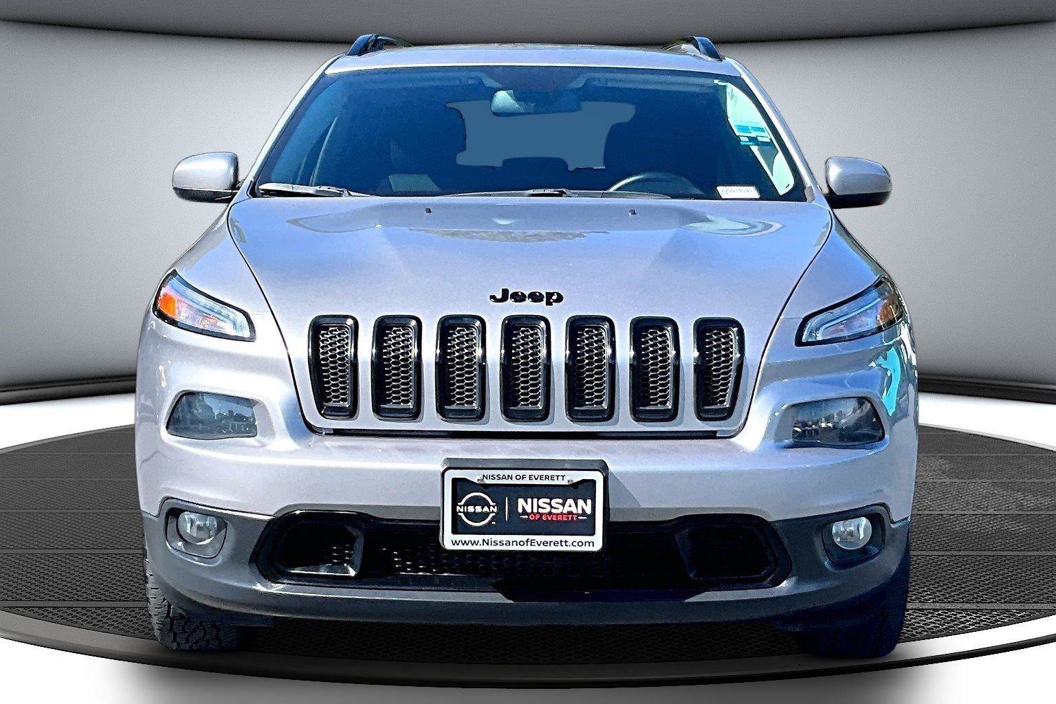 Used 2018 Jeep Cherokee Latitude w/ Altitude Package AWD/4WD image 3