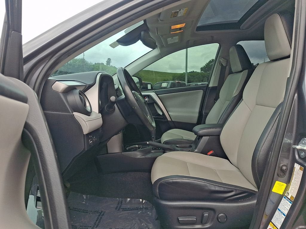 Used 2017 Toyota RAV4 Limited AWD/4WD image 13