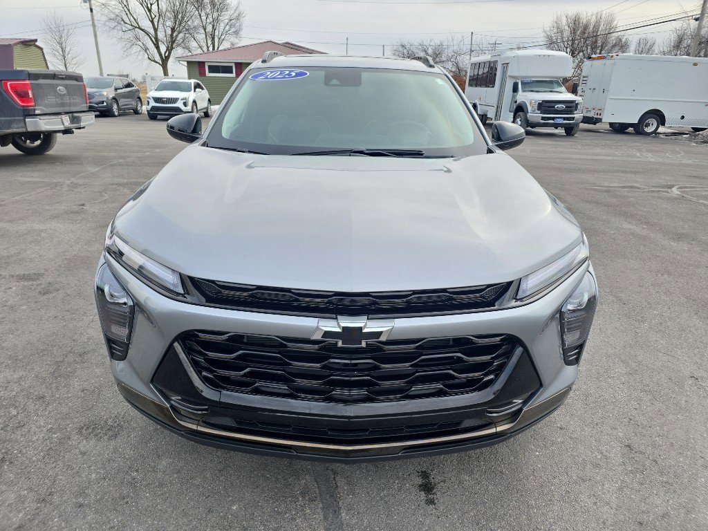 Used 2025 Chevrolet Trax ACTIV w/ Sunroof Package image 3