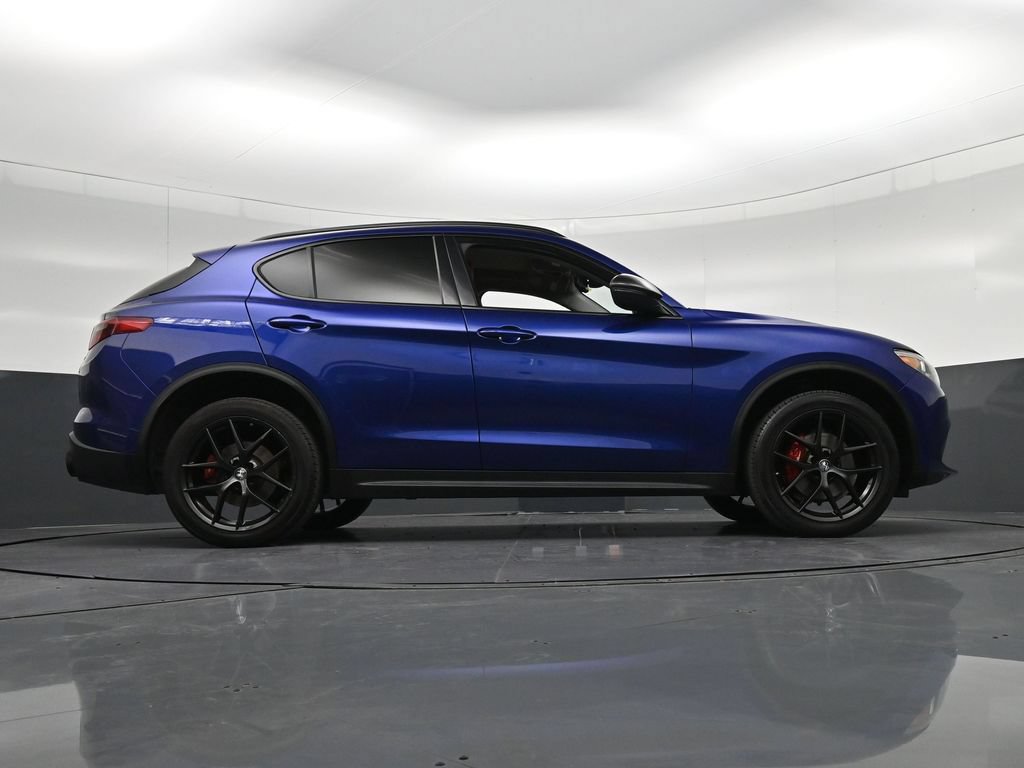 Used 2020 Alfa Romeo Stelvio w/ Nero Edizione RWD image 17