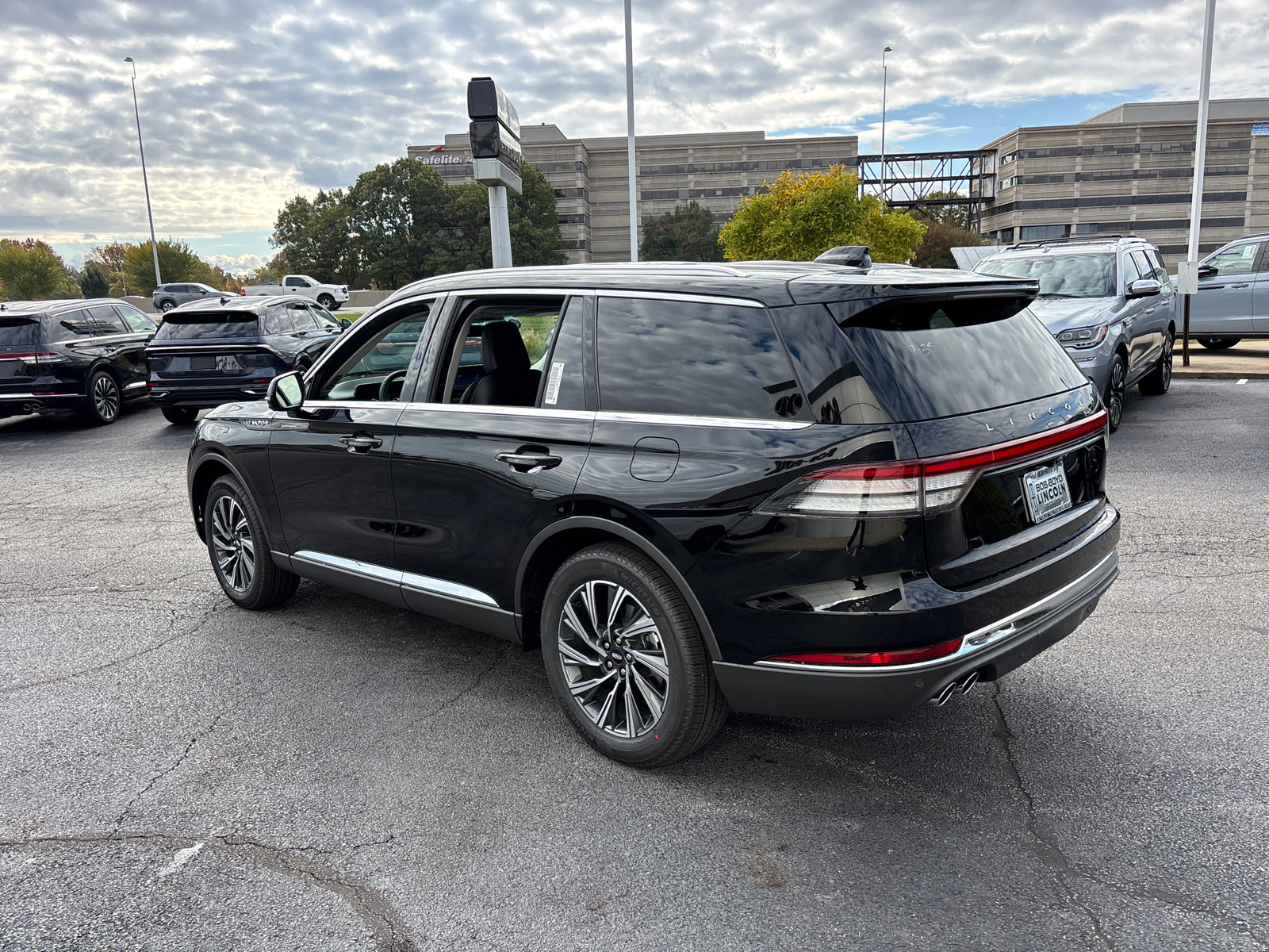 New 2026 Lincoln Aviator AWD image 5