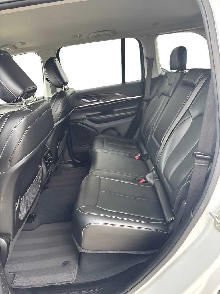 Used 2023 Jeep Grand Cherokee Limited AWD/4WD image 29