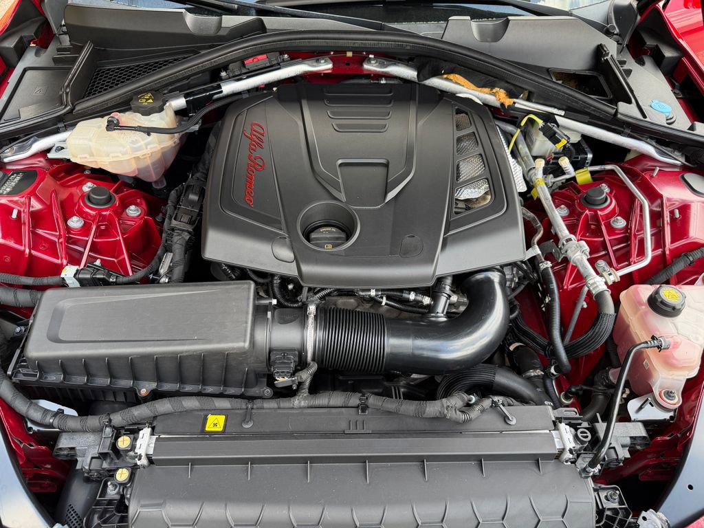 Used 2017 Alfa Romeo Giulia Ti w/ TI 19" Sport Package image 9