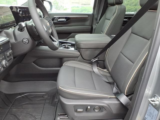New 2026 Chevrolet Suburban Premier w/ Sun And Tow Package AWD/4WD image 7