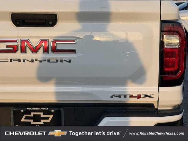 Used 2026 GMC Canyon AT4X AWD/4WD image 8