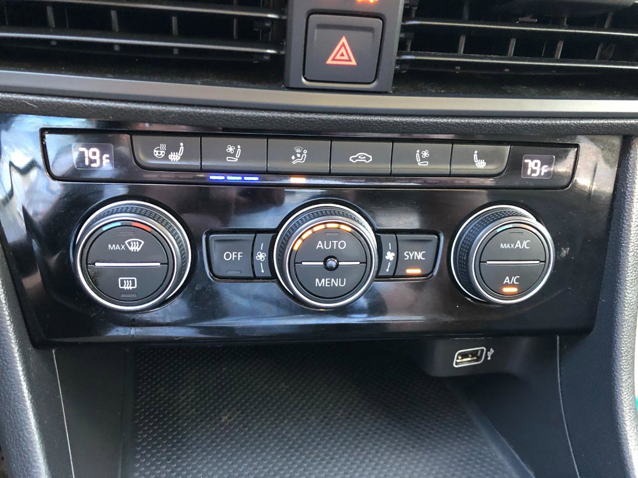 Used 2019 Volkswagen Jetta SEL Premium FWD image 22