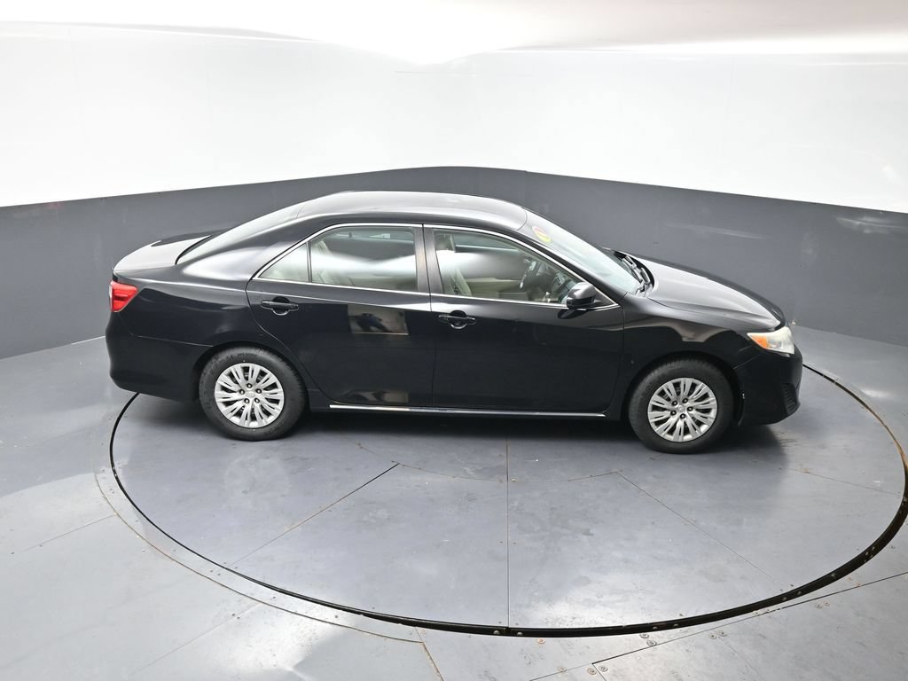 Used 2014 Toyota Camry LE FWD image 35
