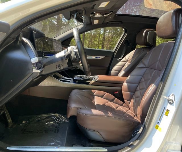 Used 2023 BMW 740i w/ Parking Assistance Package RWD image 14
