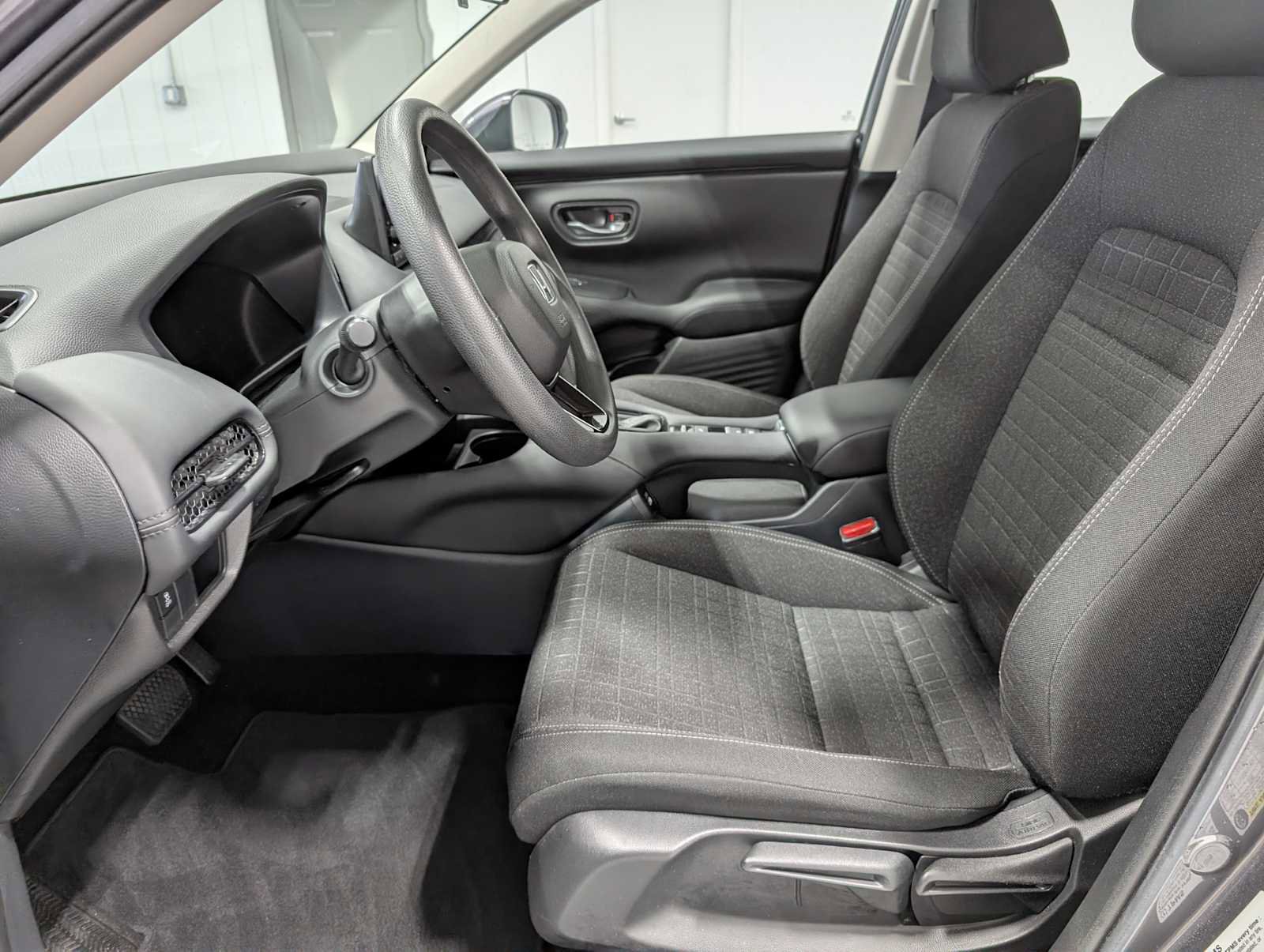 Certified 2023 Honda HR-V LX image 4