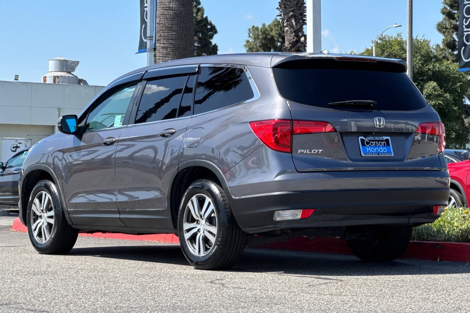 Used 2017 Honda Pilot EX image 3