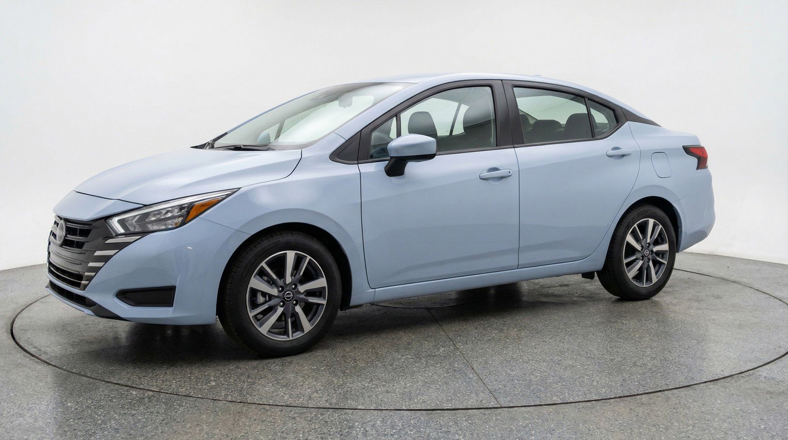 Used 2025 Nissan Versa SV image 3