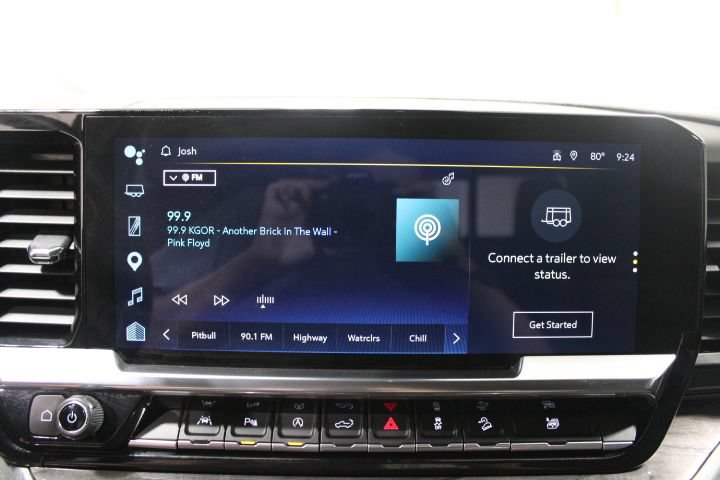 Used 2025 Chevrolet Silverado 1500 LTZ AWD/4WD image 3