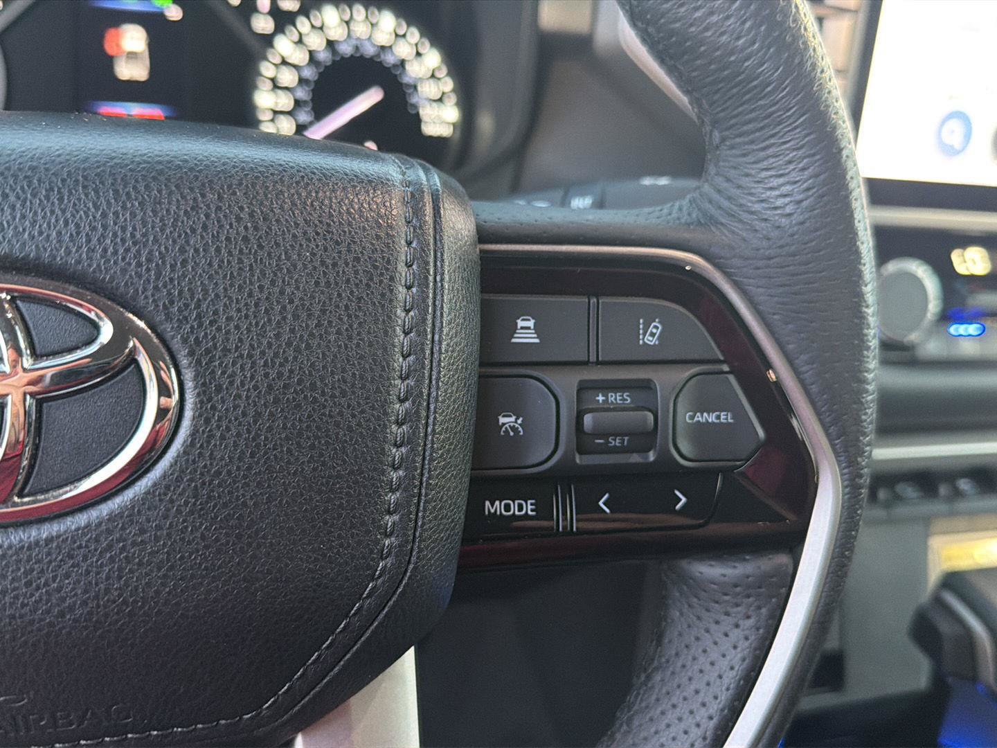 Used 2023 Toyota Tundra Limited AWD/4WD image 23