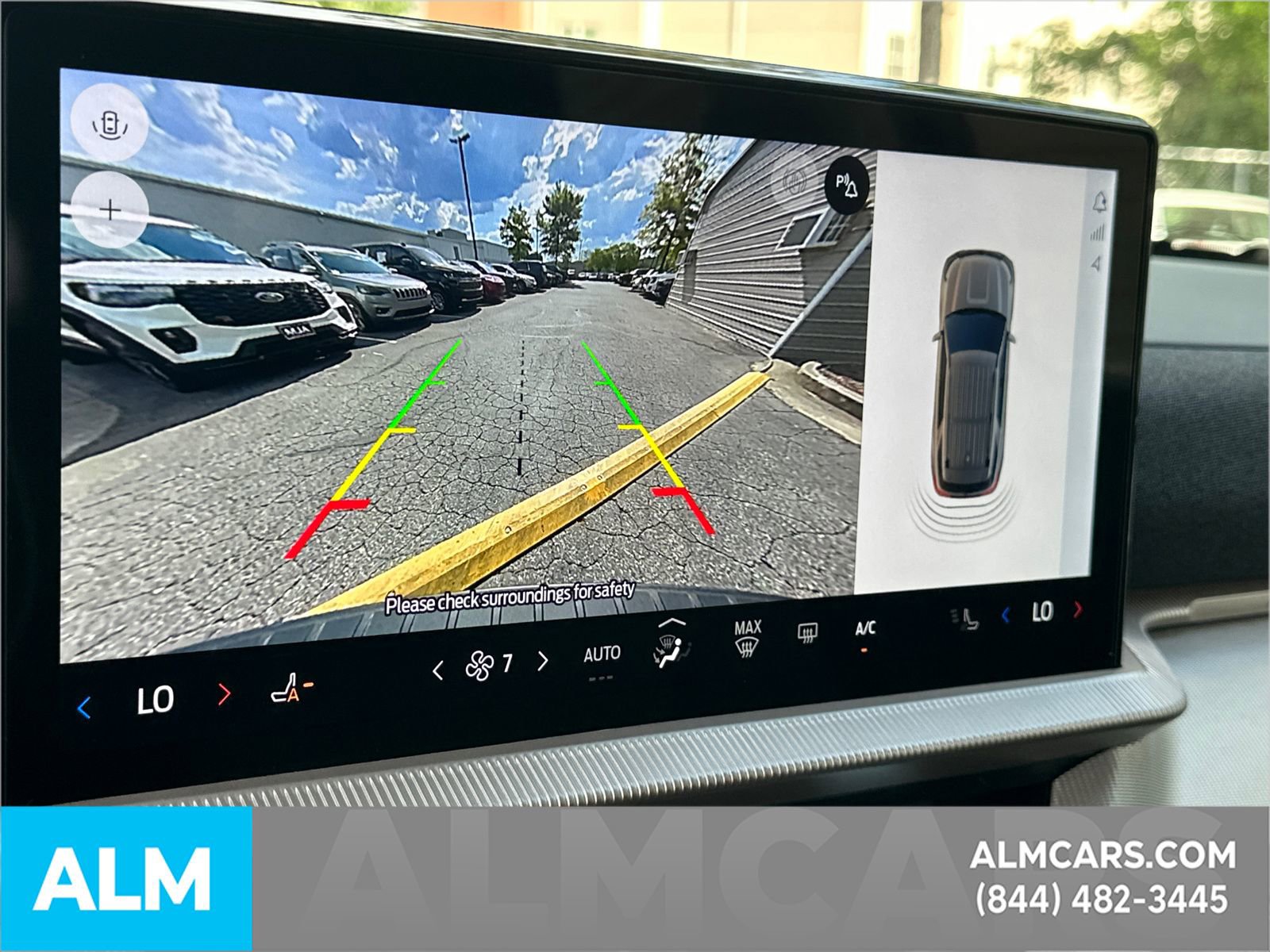 Used 2025 Ford Explorer Active AWD/4WD image 33