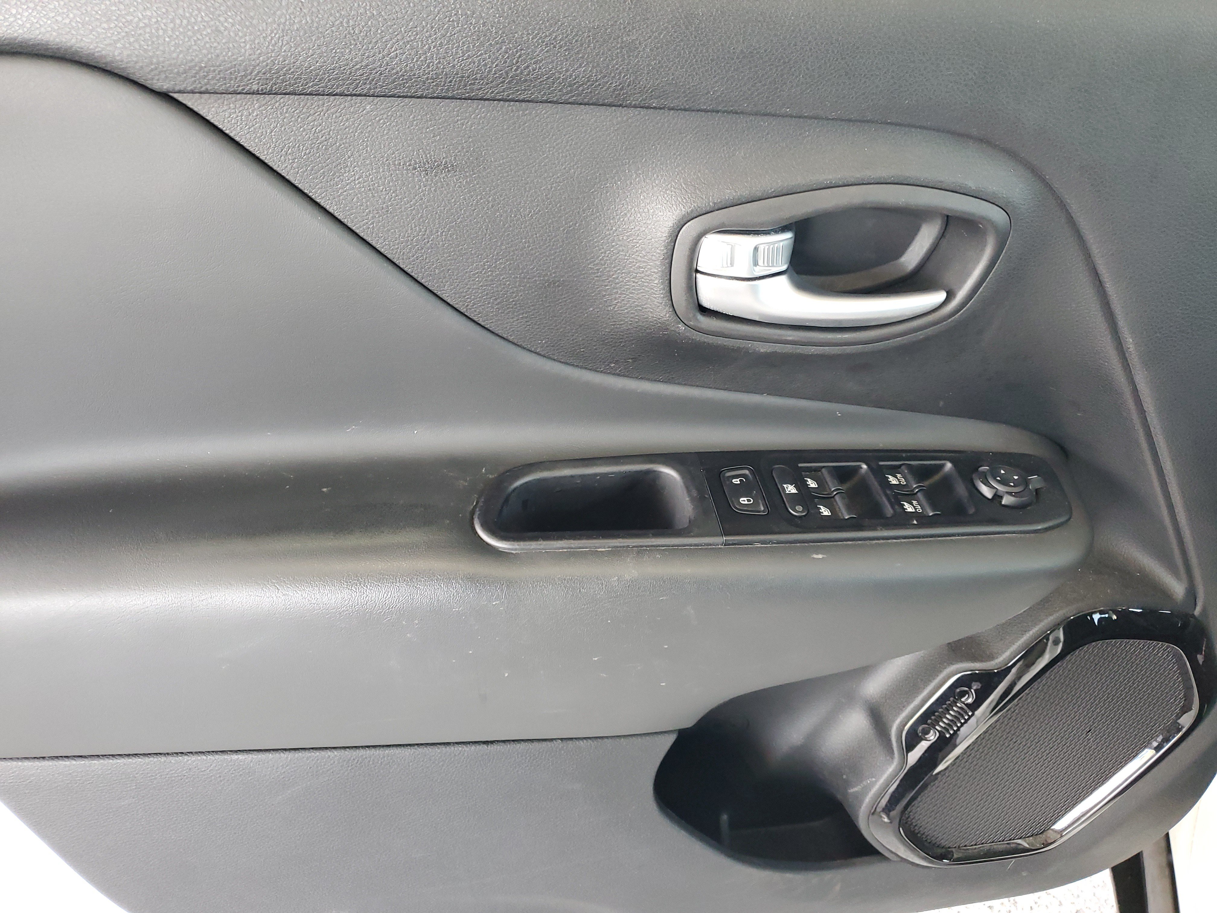 Certified 2020 Jeep Renegade Altitude AWD/4WD image 15