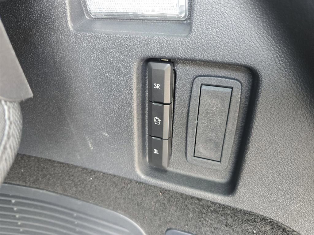 Used 2025 Lincoln Aviator Reserve w/ Equipment Group 201A image 13