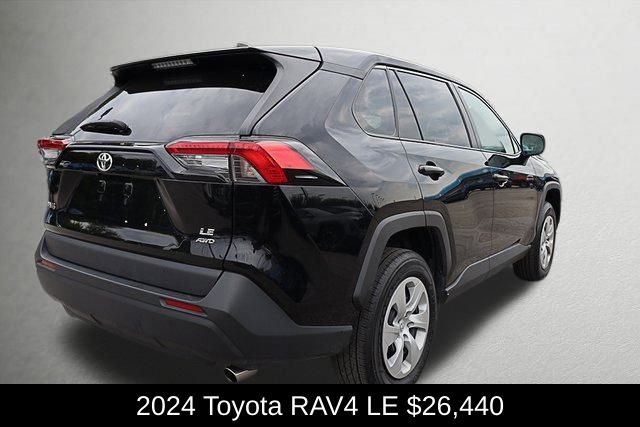 Used 2024 Toyota RAV4 LE image 10
