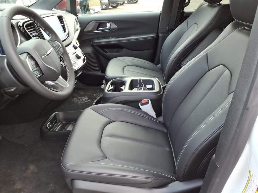 New 2026 Chrysler Voyager LX FWD image 13