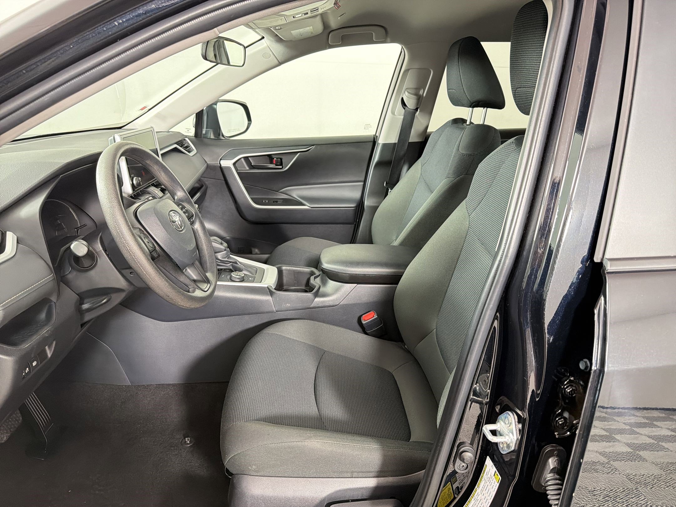 Used 2025 Toyota RAV4 LE image 5