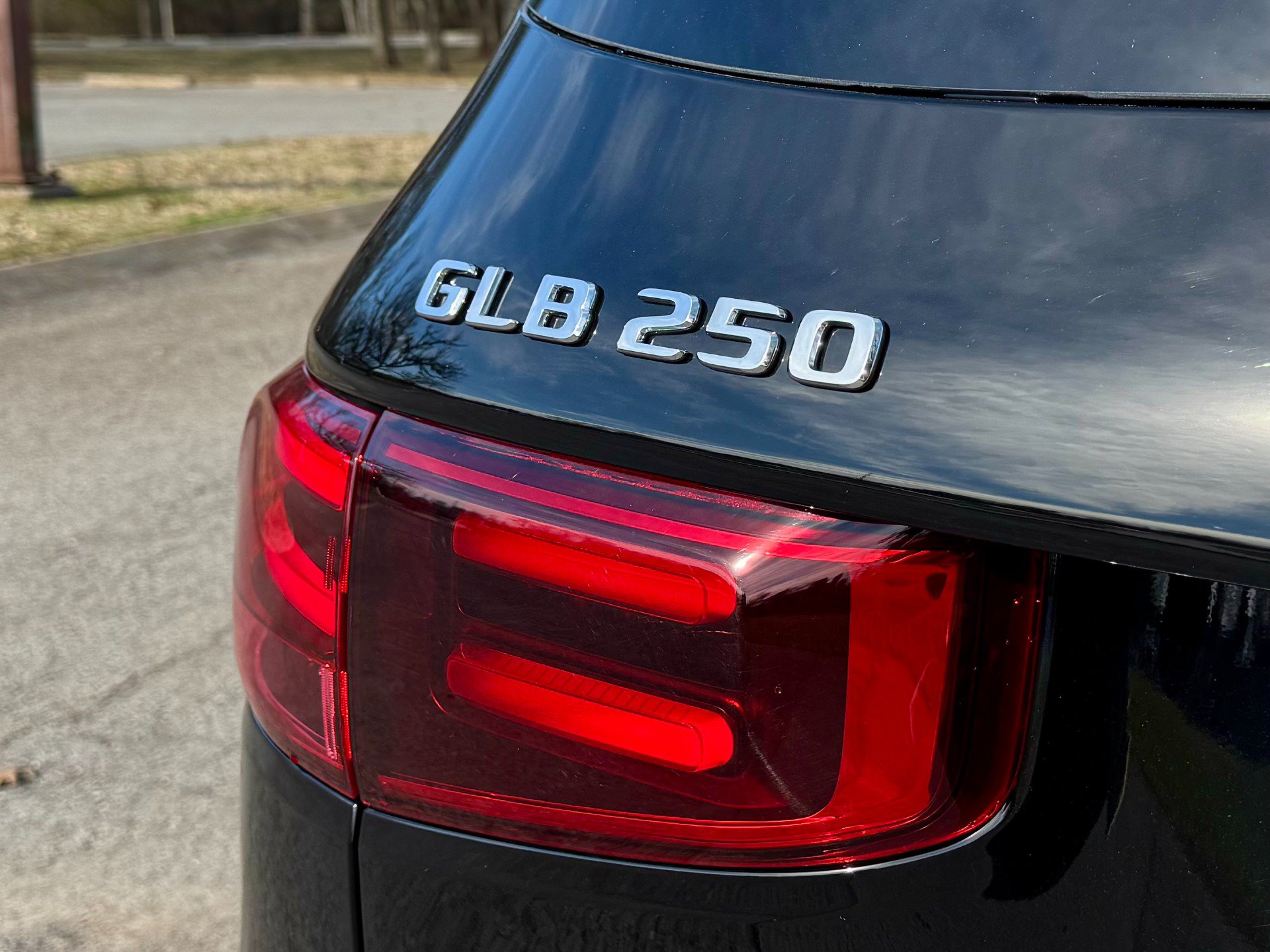 Used 2025 Mercedes-Benz GLB 250 w/ AMG Night Package image 80
