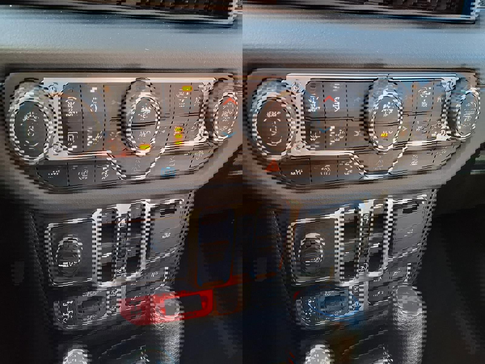 Used 2024 Jeep Wrangler Unlimited Rubicon 4xe w/ Technology Group image 6