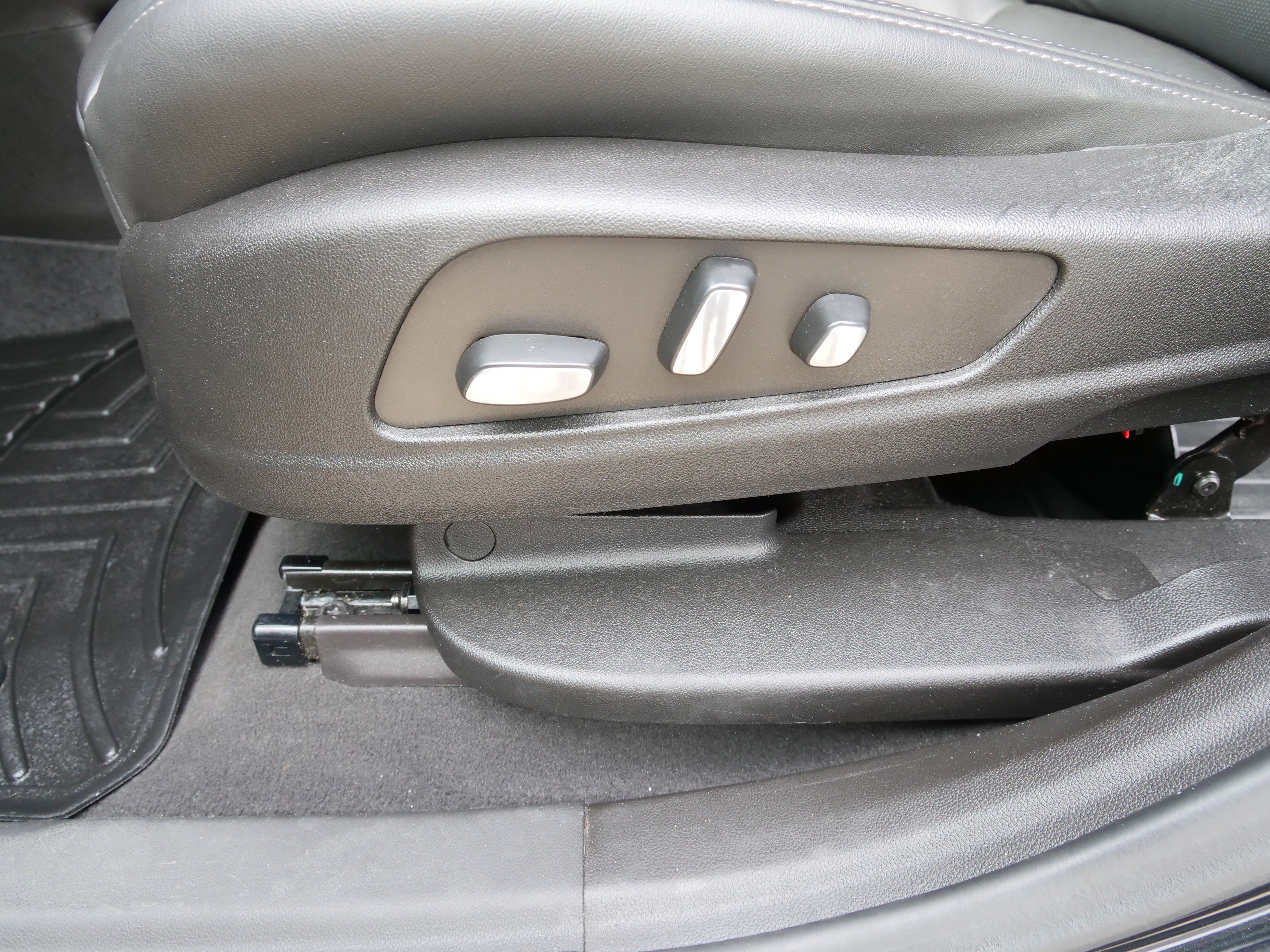 Certified 2022 Cadillac XT6 Premium Luxury image 18