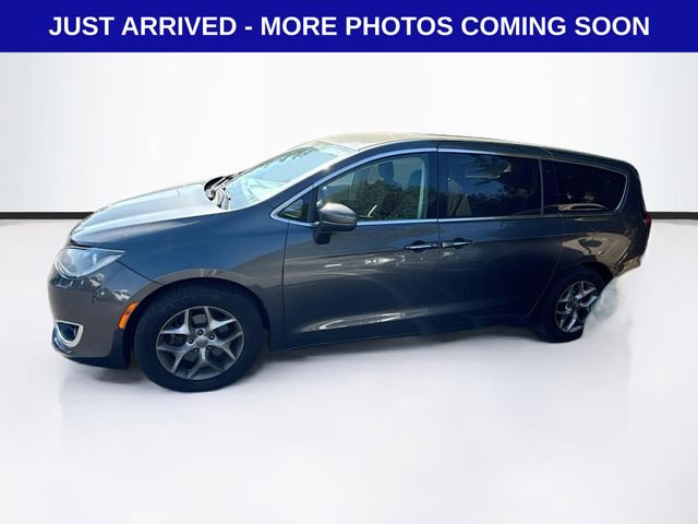 Used 2018 Chrysler Pacifica Touring Plus w/ Tire & Wheel Group FWD image 4