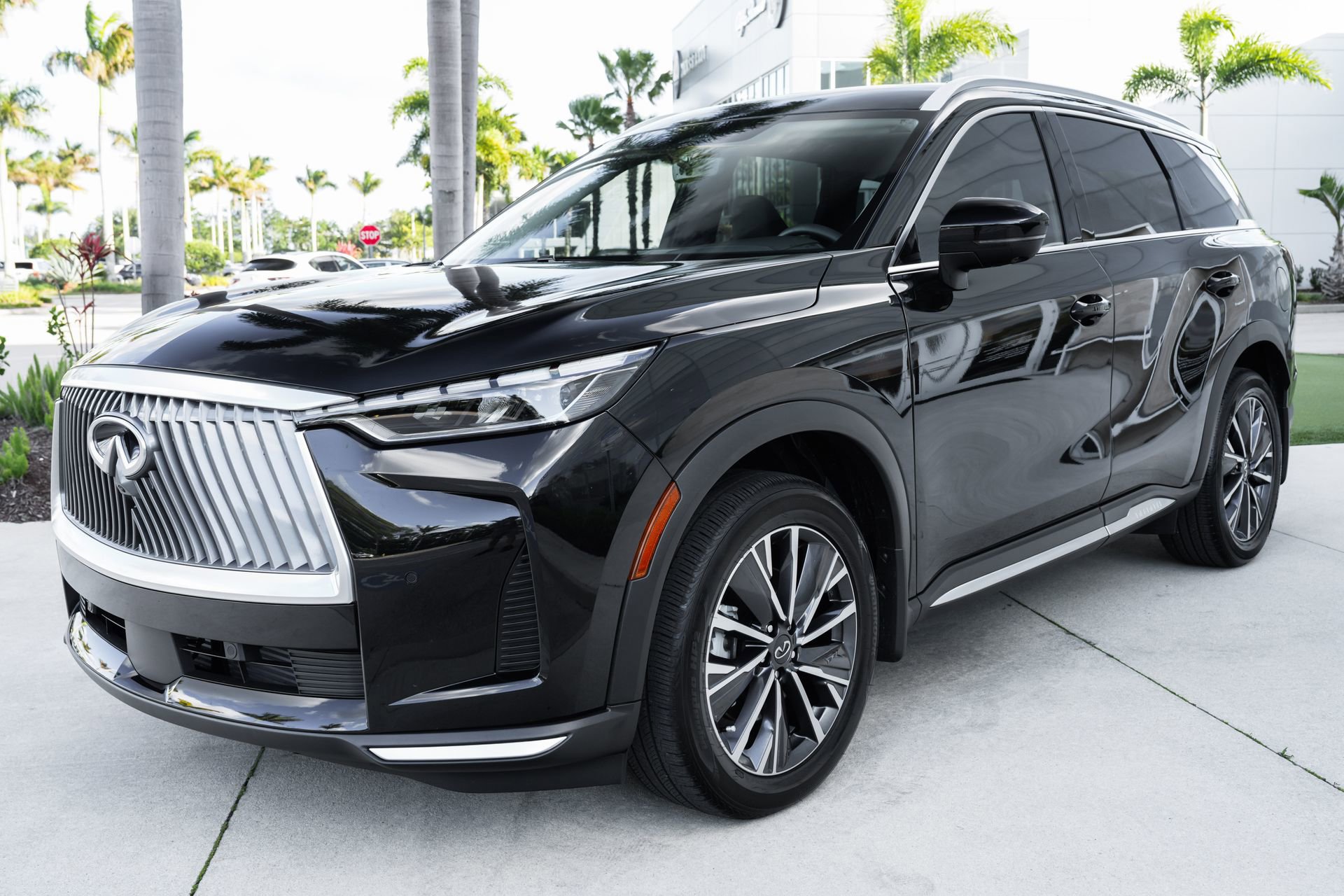 Certified 2026 INFINITI QX60 Luxe w/ Cargo Package FWD image 6