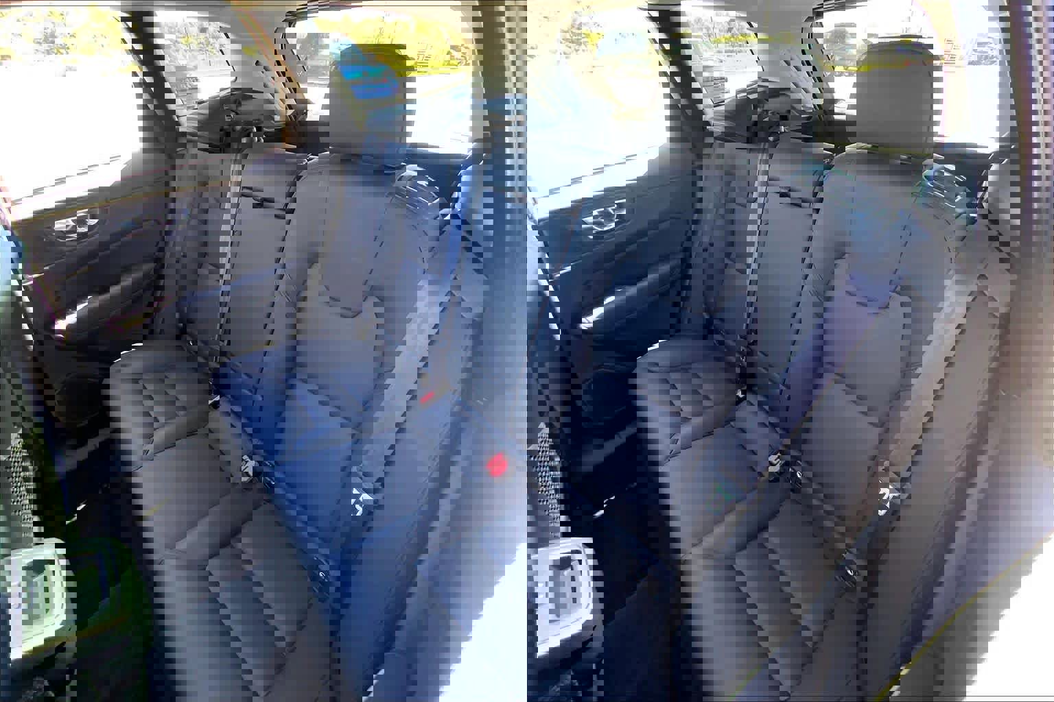 Used 2025 Volvo XC60 B5 Plus image 20