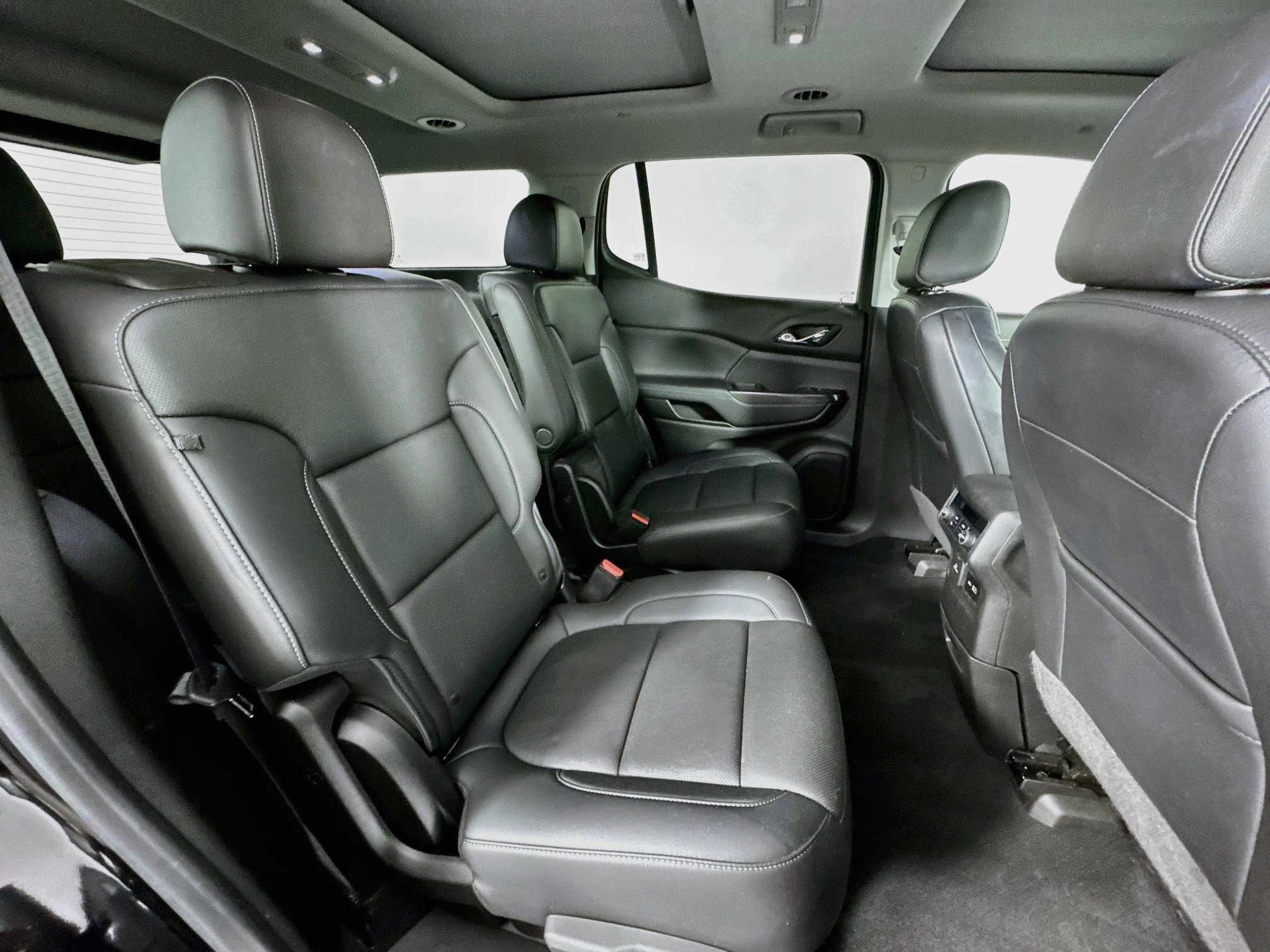Used 2021 GMC Acadia SLT w/ Technology Package FWD image 28