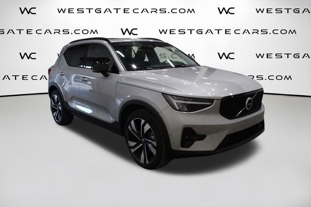 Used 2025 Volvo XC40 B5 Plus video 2